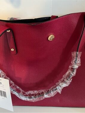 Pebbled Leather Tote Bag in Raspberry red